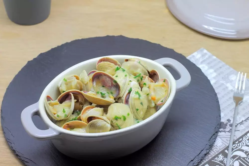 Easy Clams in Green Sauce, Made in less than 30 minutes