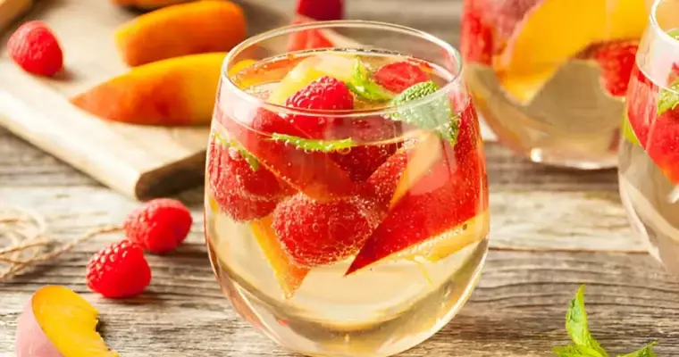 Sparkling Summer White Sangria: Light & Refreshing in 10 Minutes